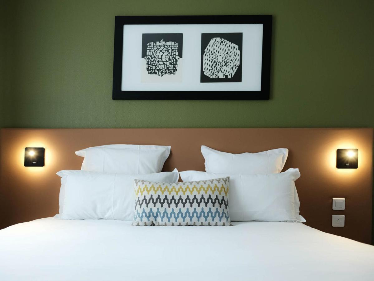 Large Comfort Room