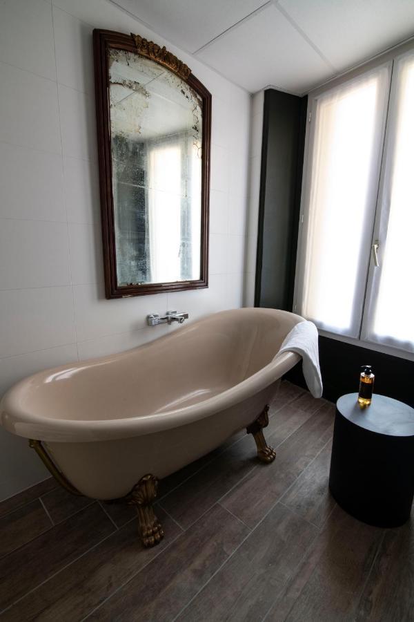 Deluxe Double Room Bath