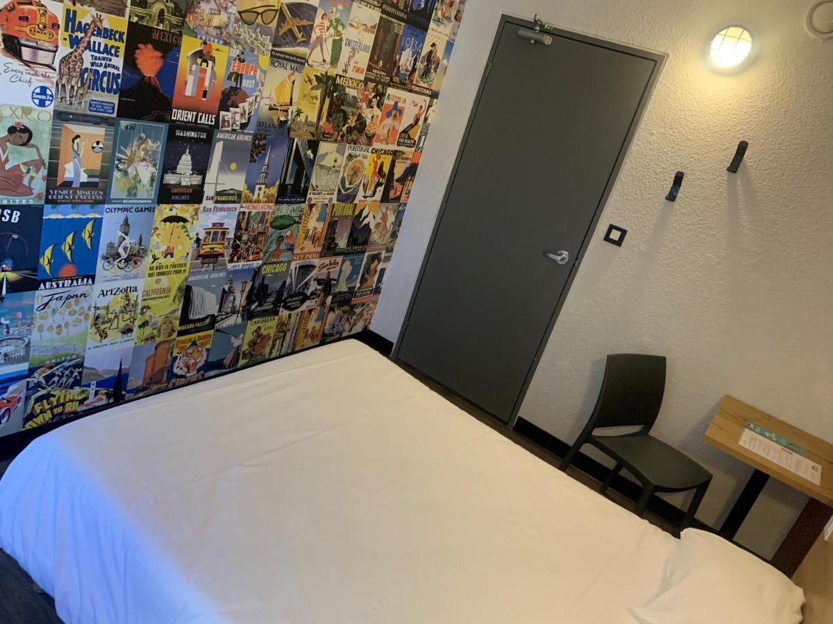 Tandem Room Shared WC