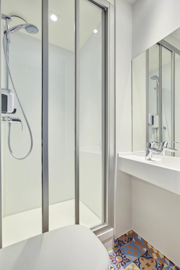 Cabrio Room Private Bathroom