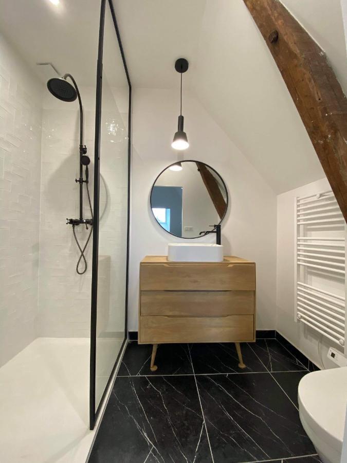 Deluxe Double Room Shower