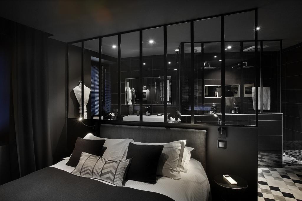 Black Infinite Room
