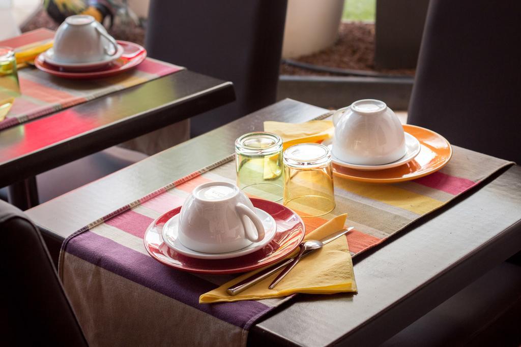 Two Connecting Double Rooms with patio view,110000370:JPEG