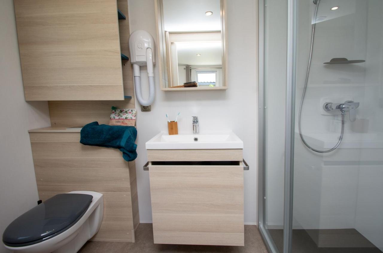 Mobil home KeyWest 2 personnes Draps tissus et serviettes fournis TV et climatisation terrasse couverte,1109748153:JPEG