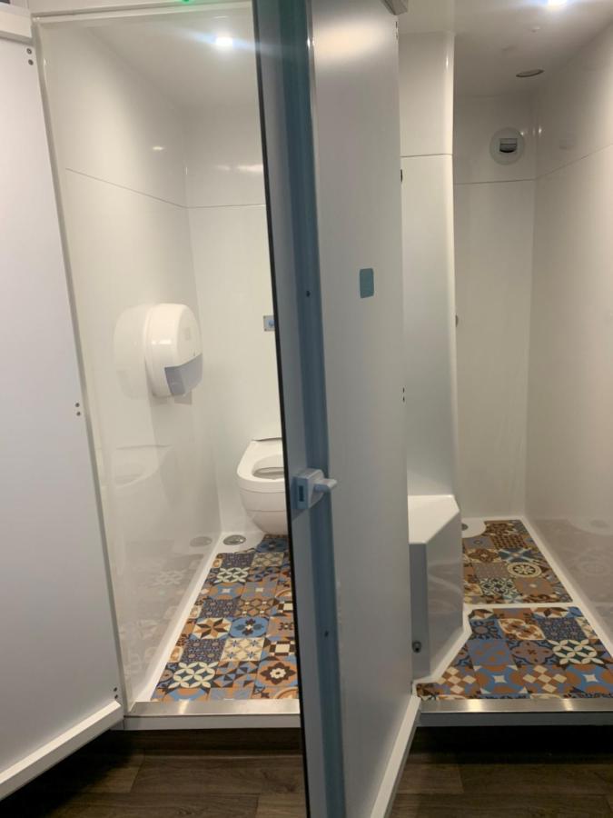 Tandem Room Shared WC