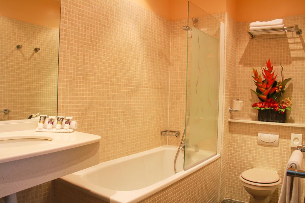 Superior Double Room - Street Side,339712384:JPEG