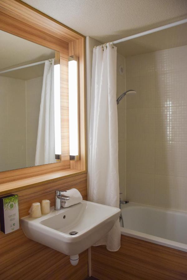 Family Room with Three Single Beds and One Bunk Bed,1127507145:JPEG