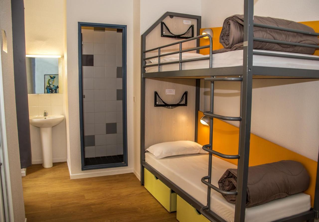 Room with 2 bunk beds with Ensuite Shower – Shared Toilets