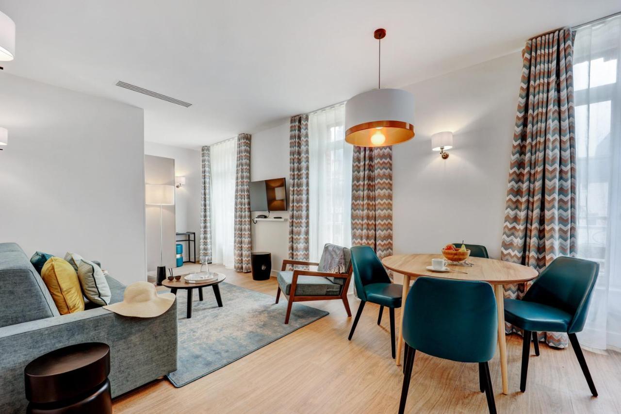 One-Bedroom Apartment Customs Building