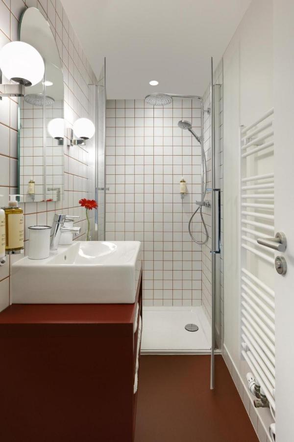 Three-Bedroom Apartment with Terrace,1112040063:JPEG