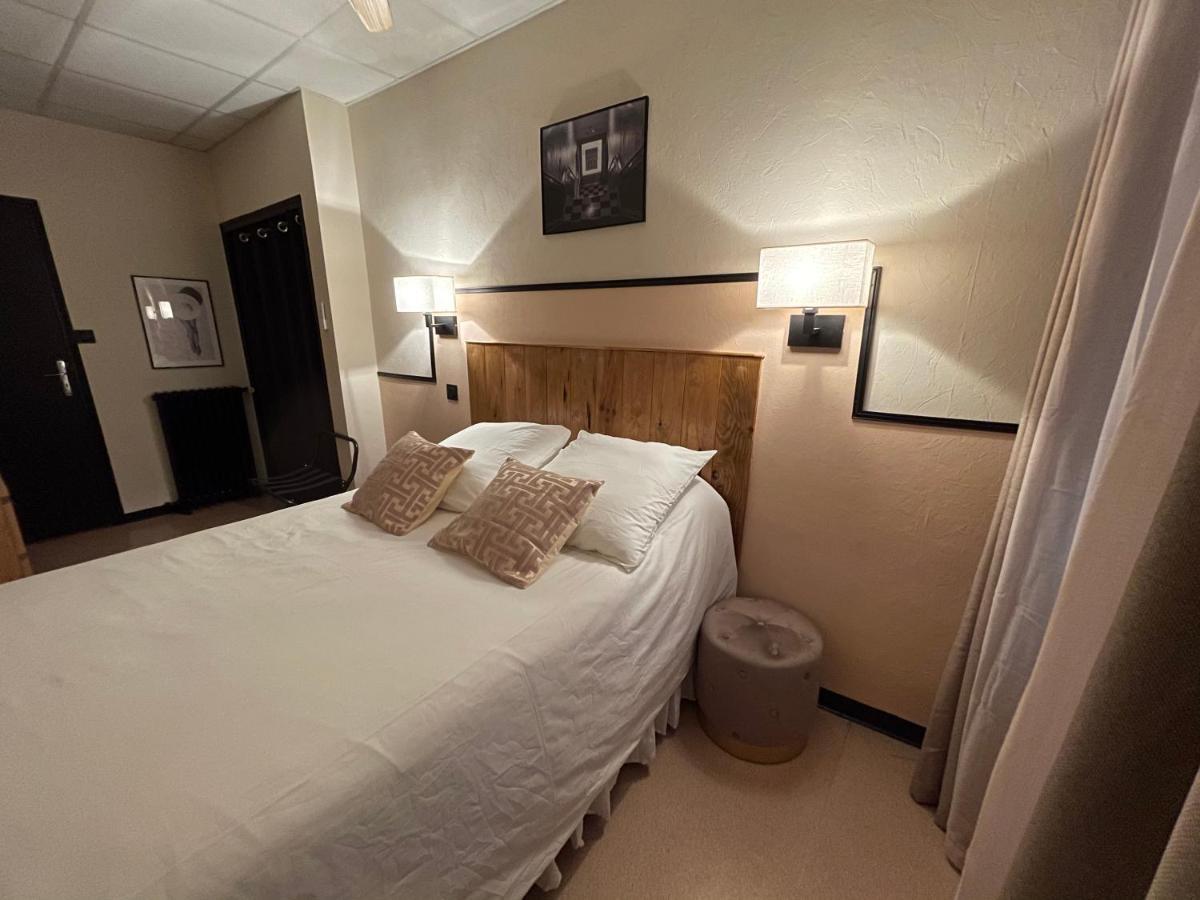 Standard Double Room with Shared Bathroom,1142944513:JPEG
