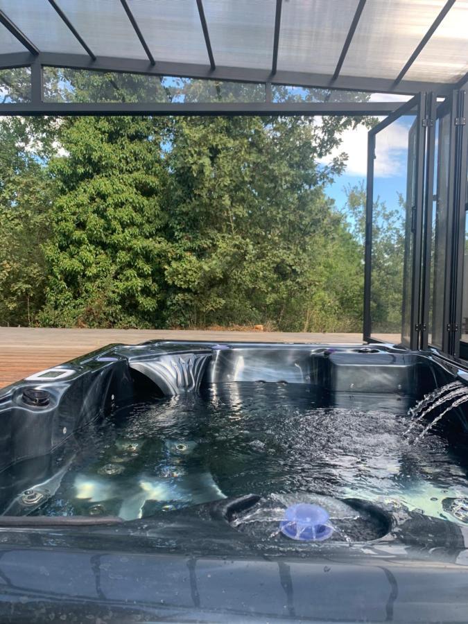 Studio Pool View