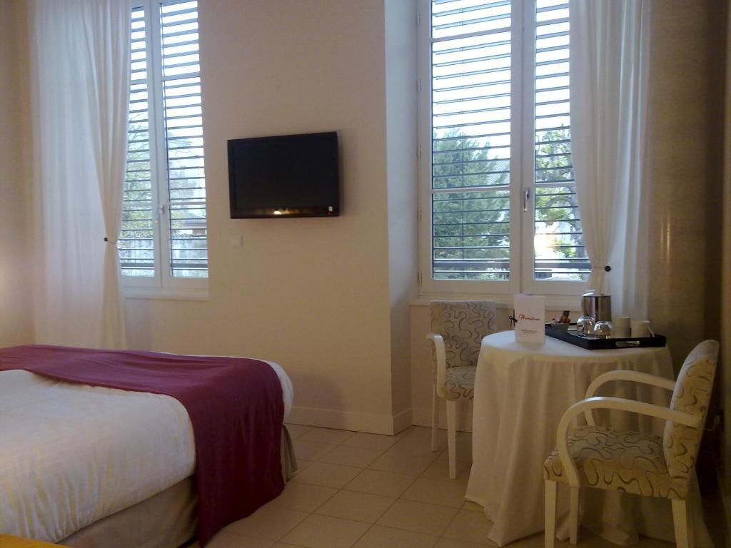 Double or Twin Room Garden View