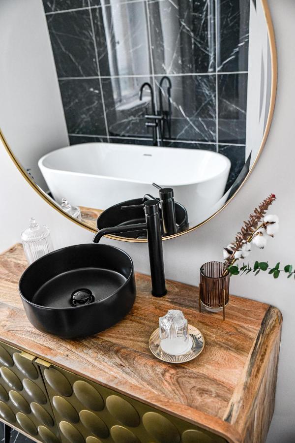 Deluxe Double Room Bath