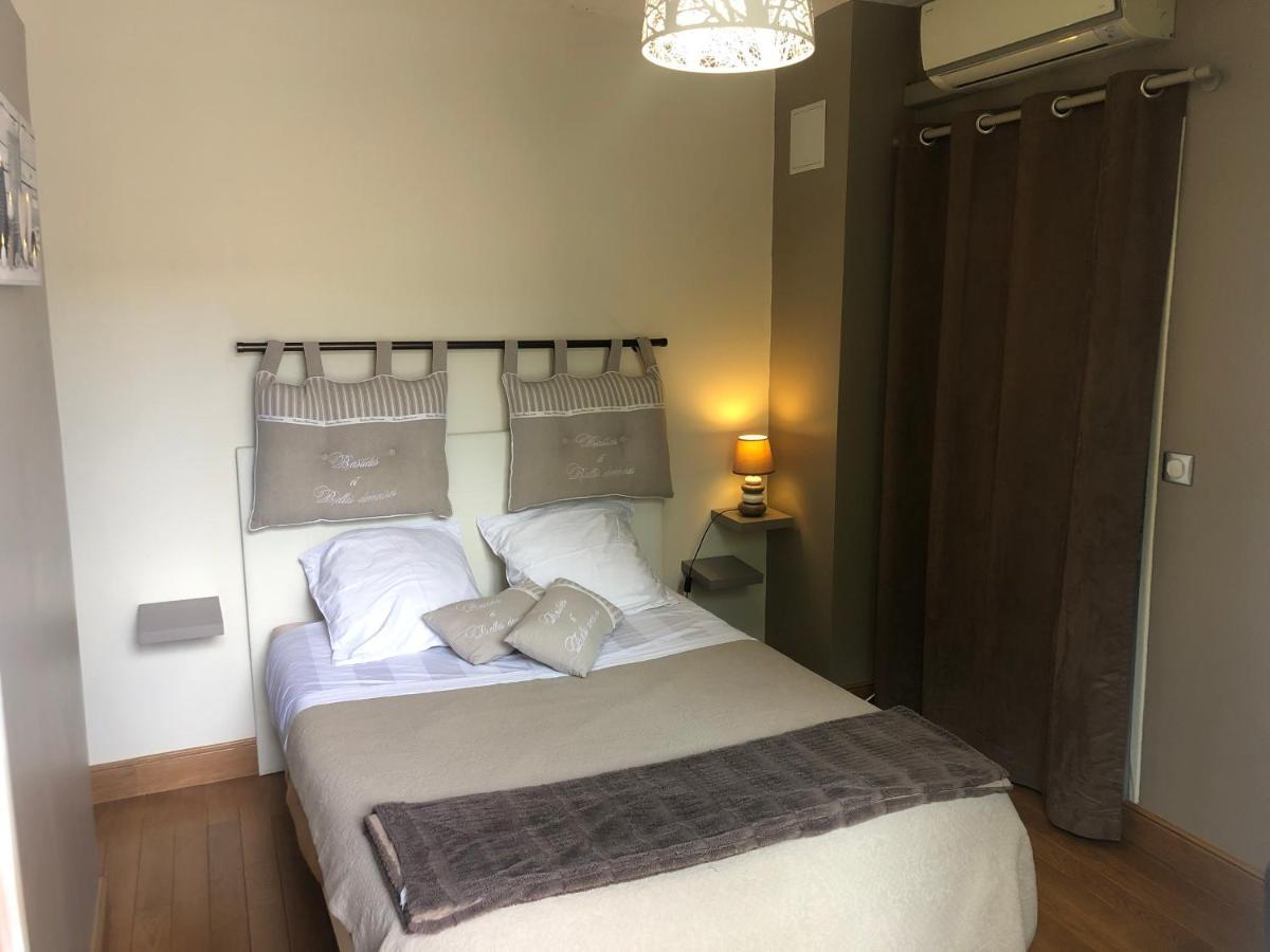 Deluxe Double Room Shower