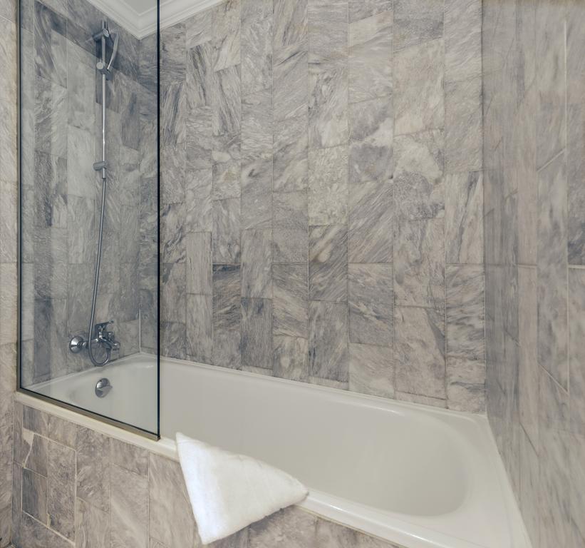 Quarto com 2 Camas de Solteiro