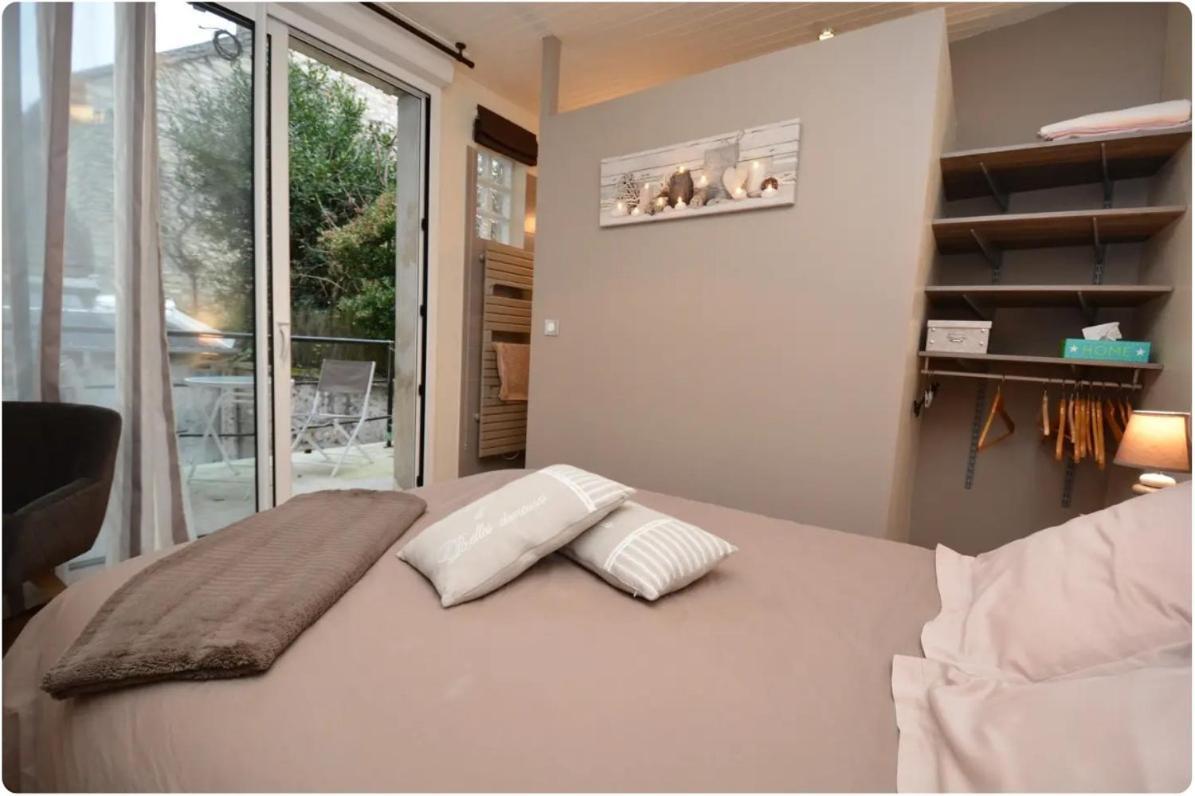 Deluxe Double Room Shower