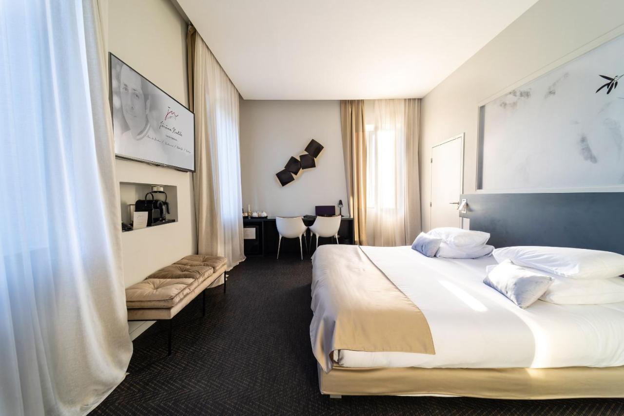 Suite with Garden View