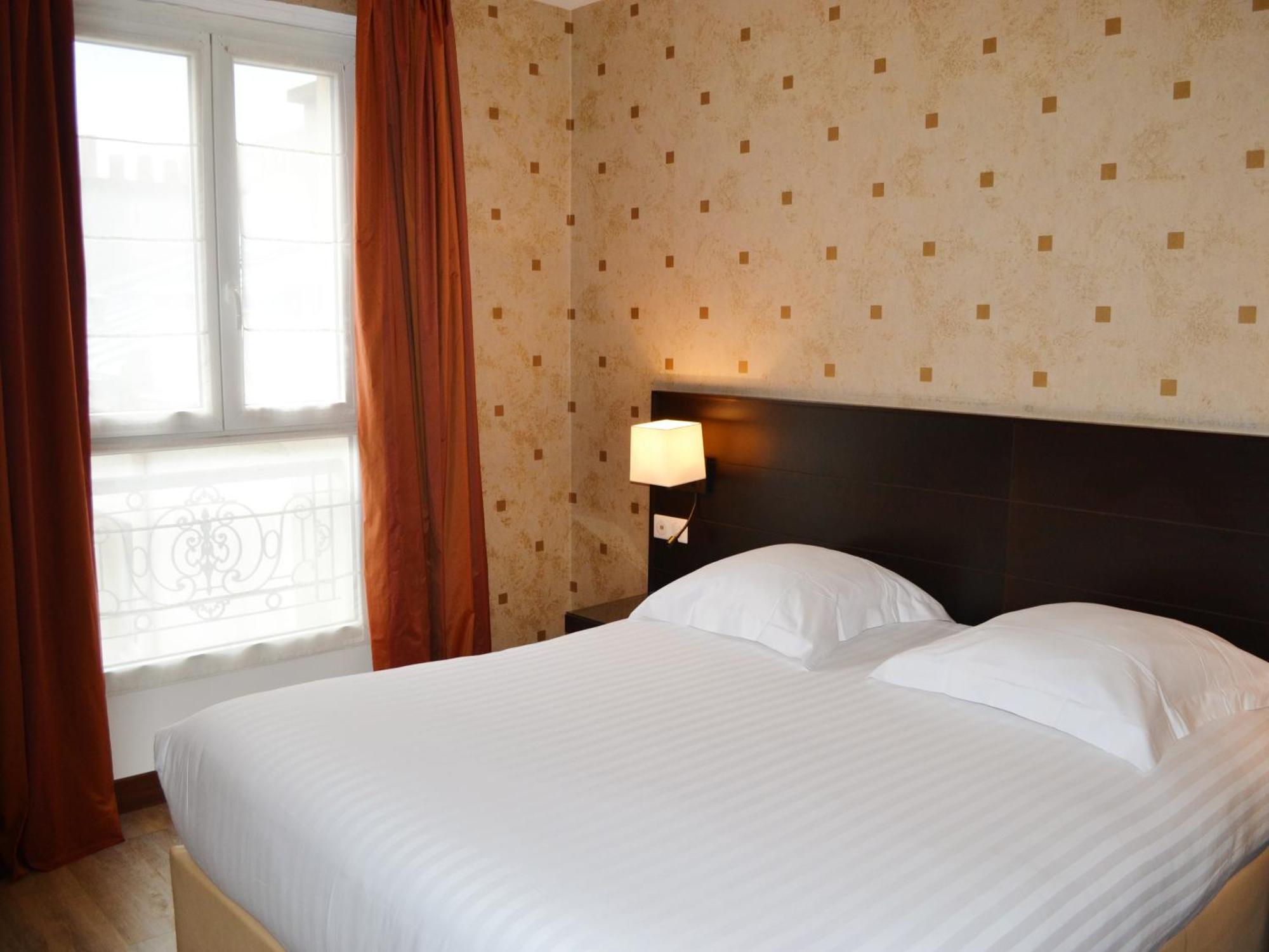 Two Rooms next to Each Other,1208518927:JPEG