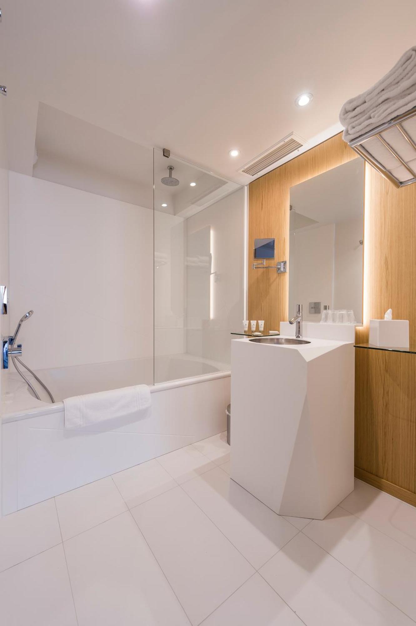 Urban Chic Standard Room with Bath