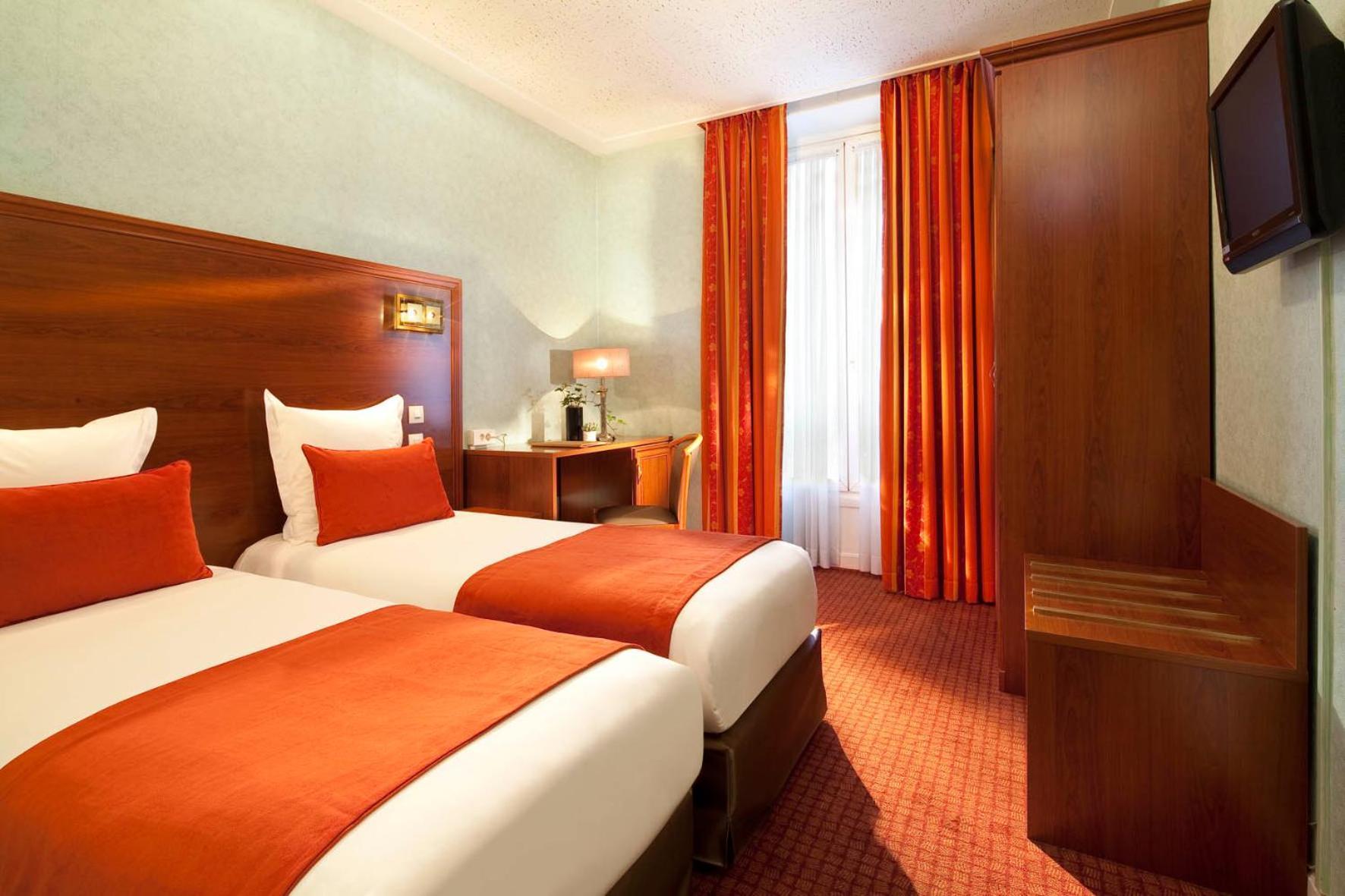 Club Twin Room,1544407294:JPEG