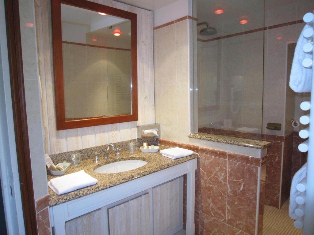 Small Double Room,1765177055:JPEG