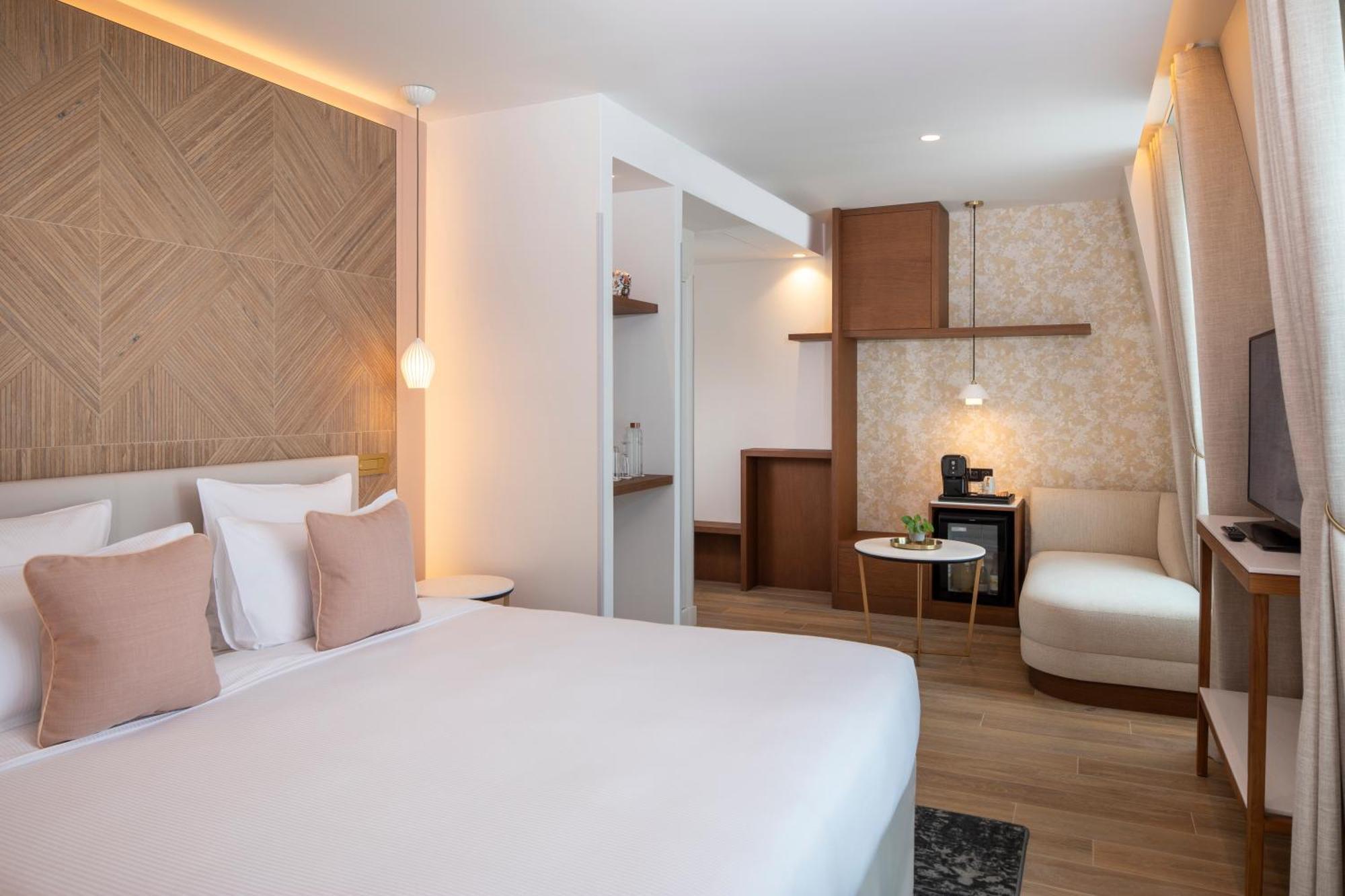 Privilege Room,1215002116:JPEG