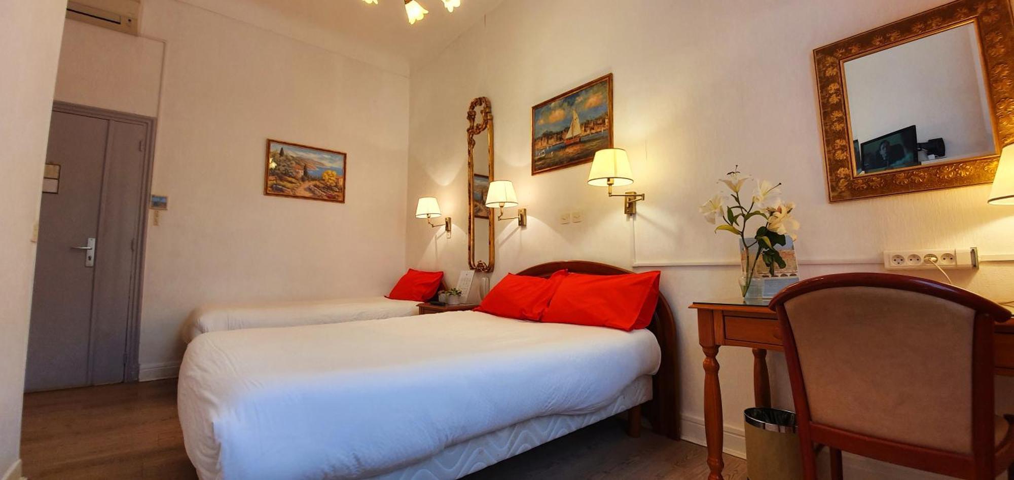 Triple Room with Bath