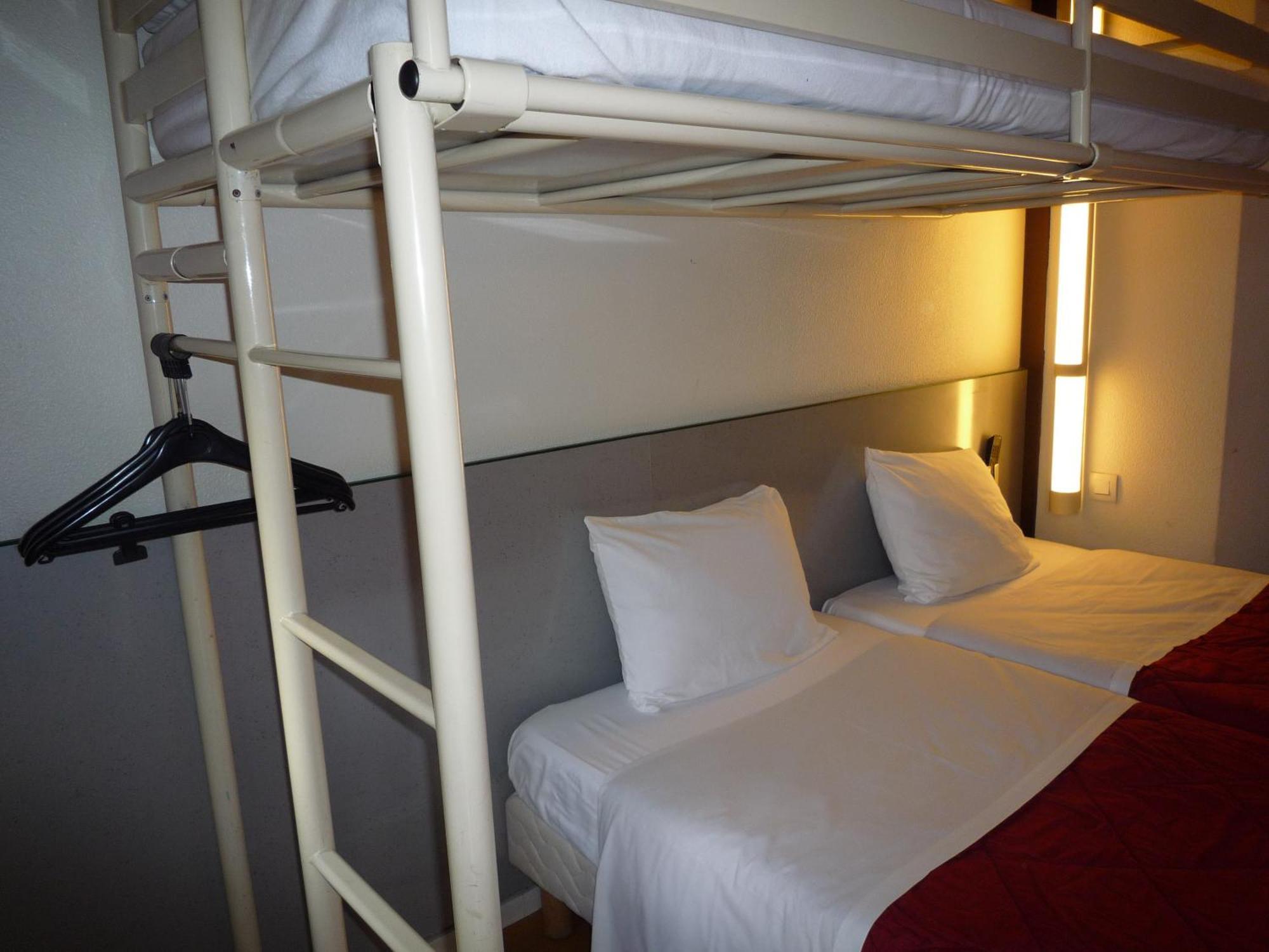 Triple Room 3 Singles Beds