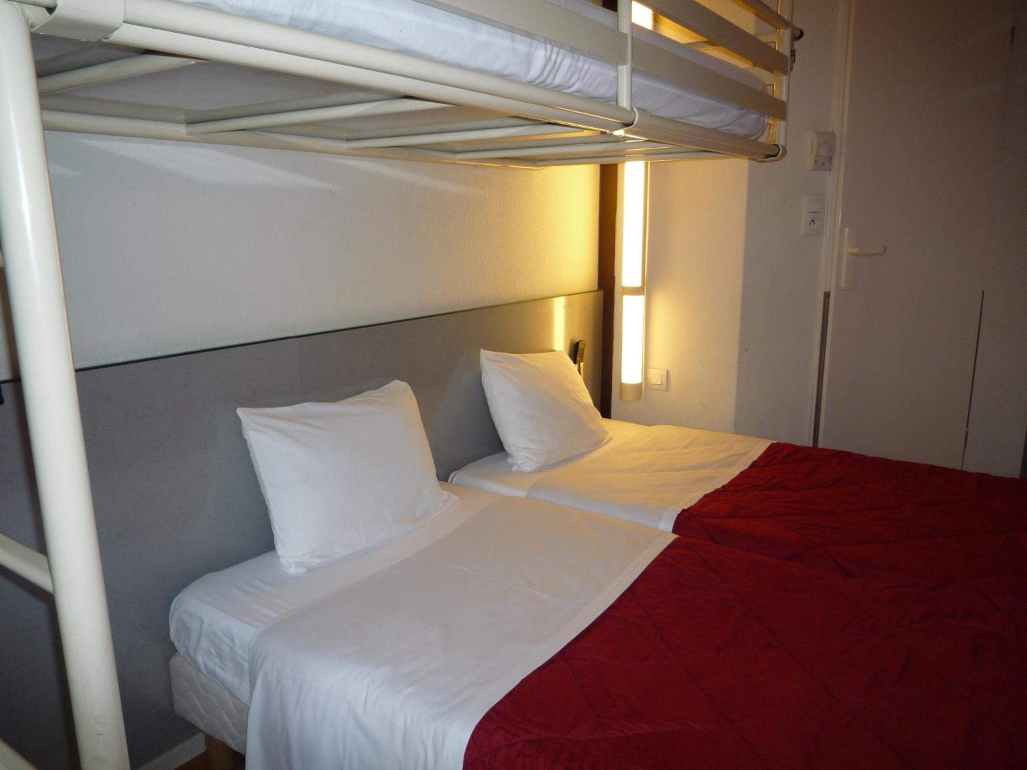 Triple Room 3 Singles Beds