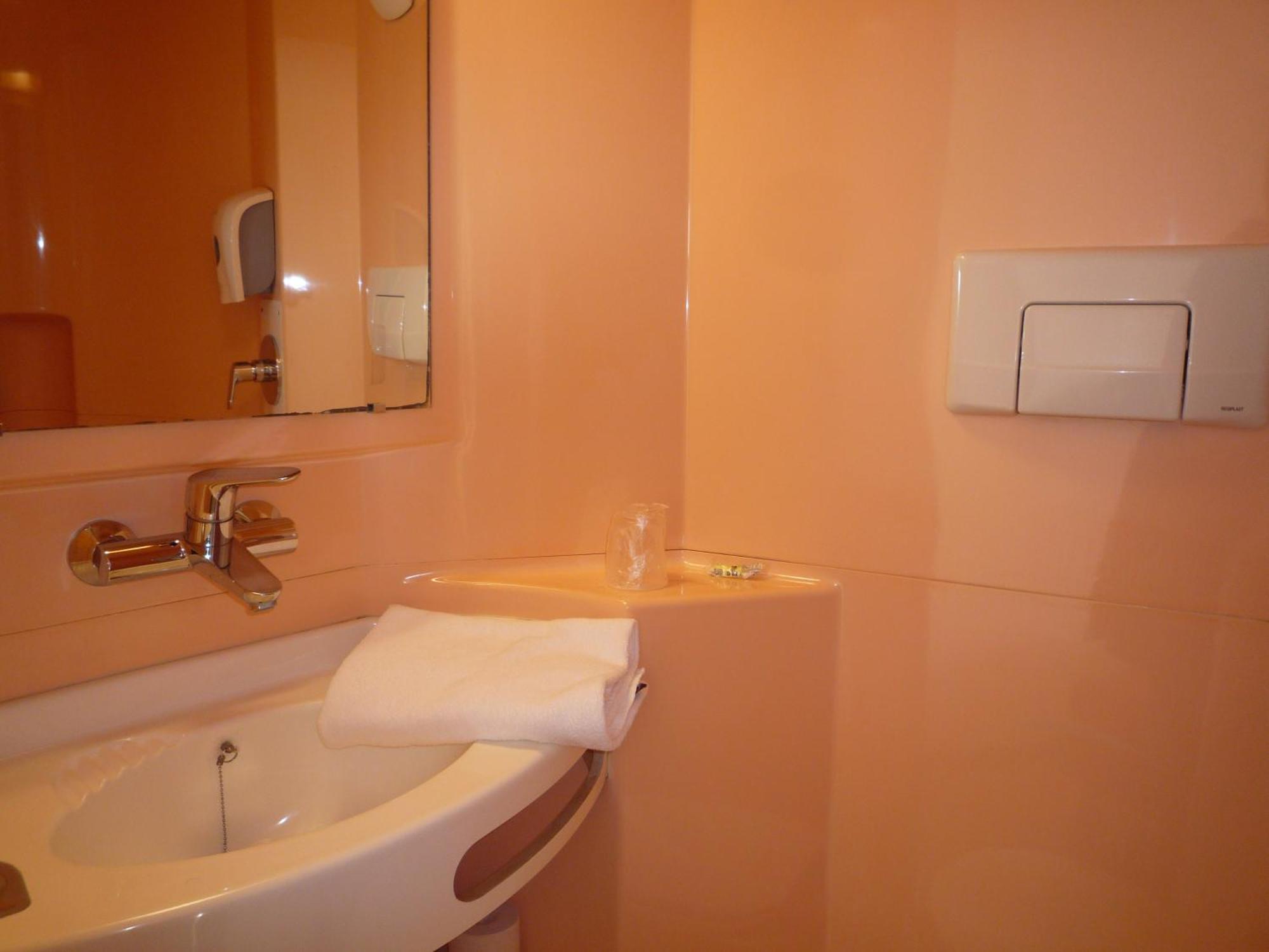 Triple Room 3 Singles Beds