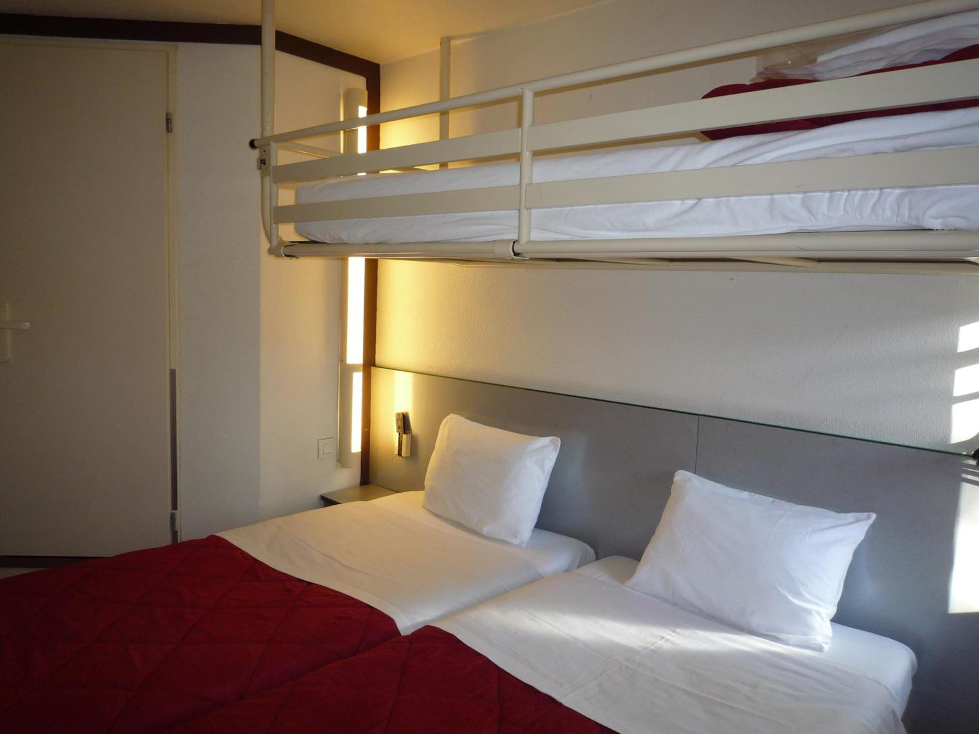 Triple Room 3 Singles Beds