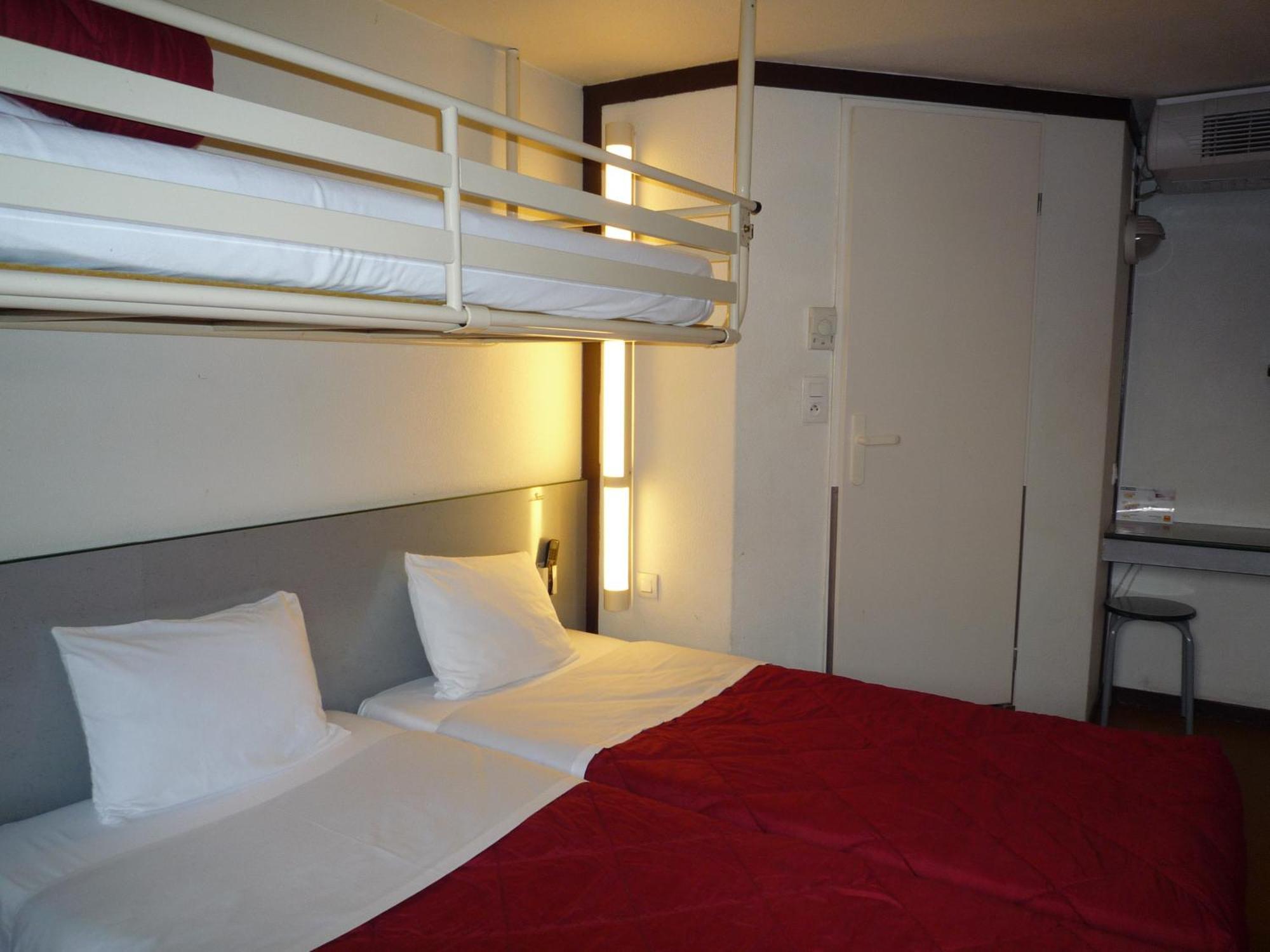 Triple Room 3 Singles Beds