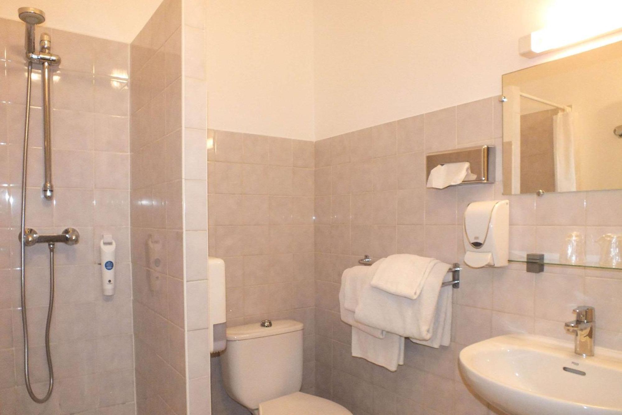 Quadruple Room,1215155146:JPEG