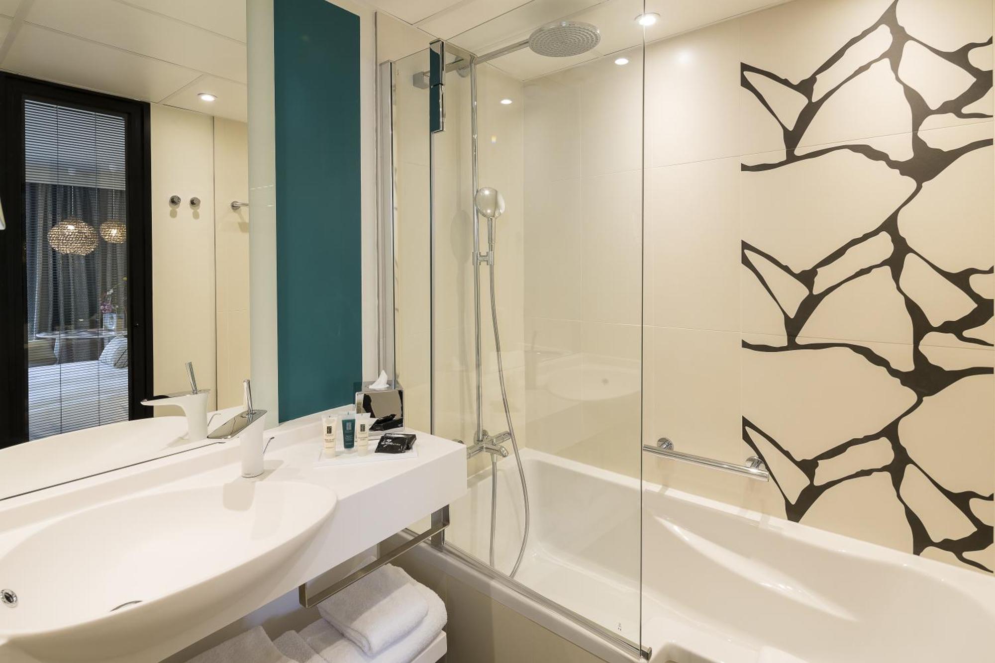 Privilege Room Pool View Spa Access