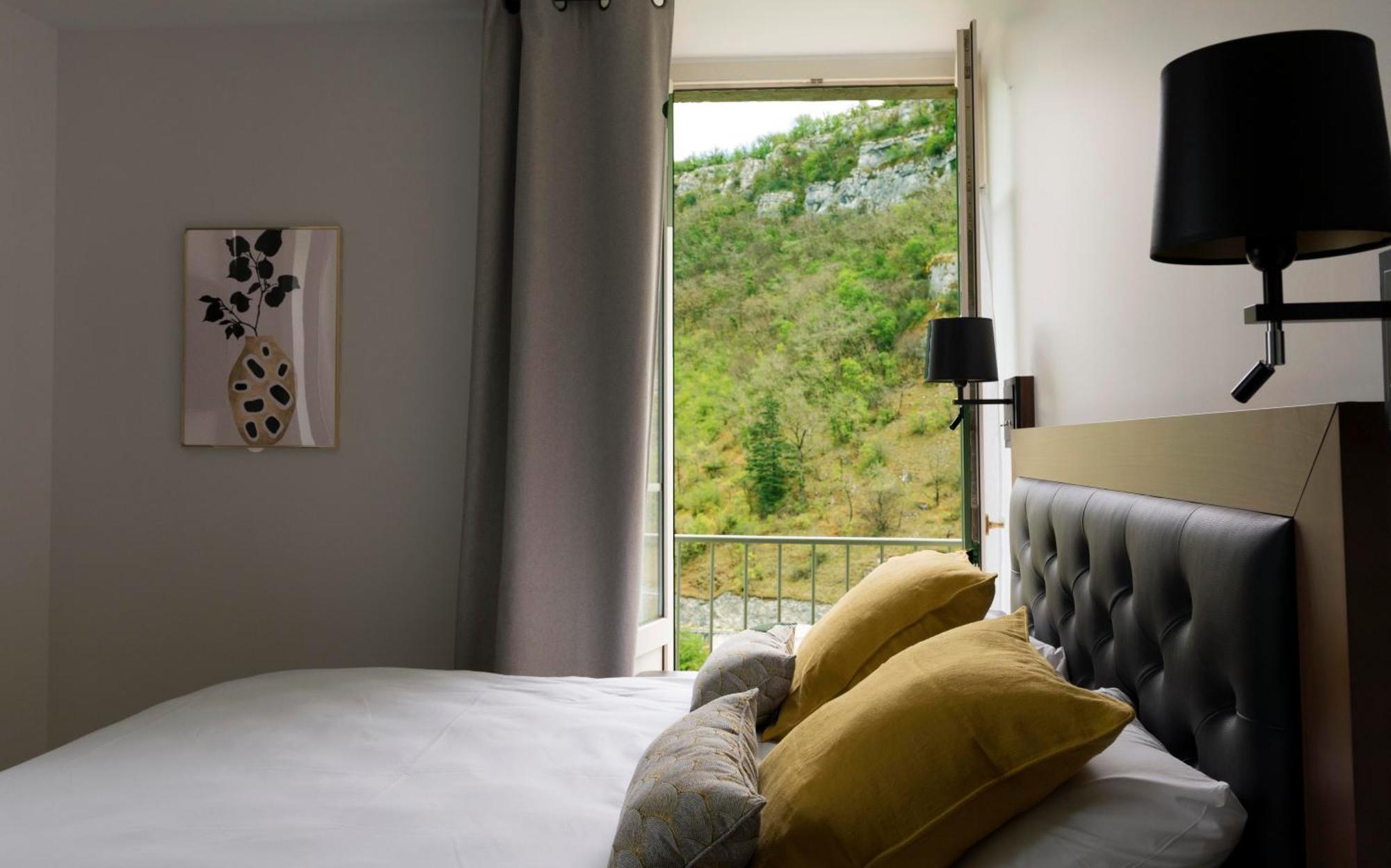 Superior Room with Valley View