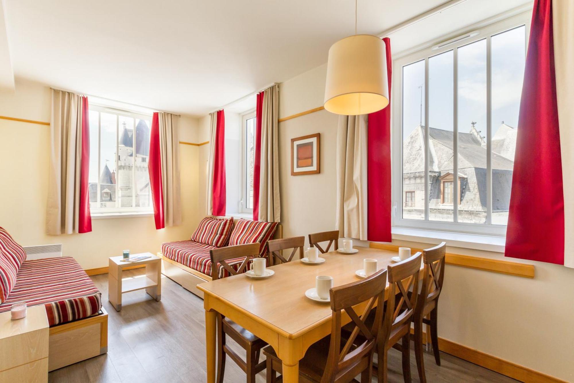 Two-Bedroom Apartment,1215285274:JPEG