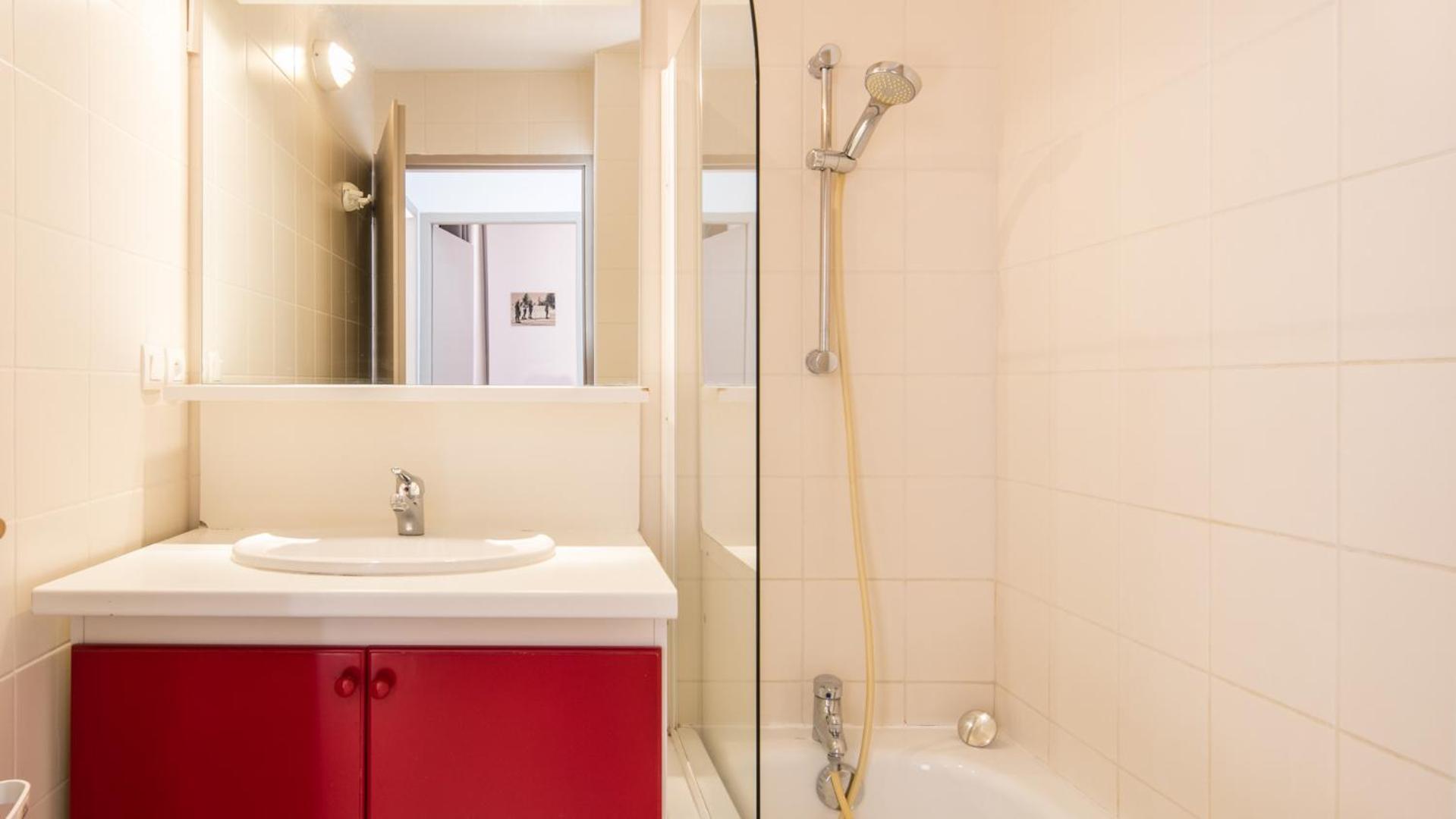 1 Bedroom Apartment sleeping area