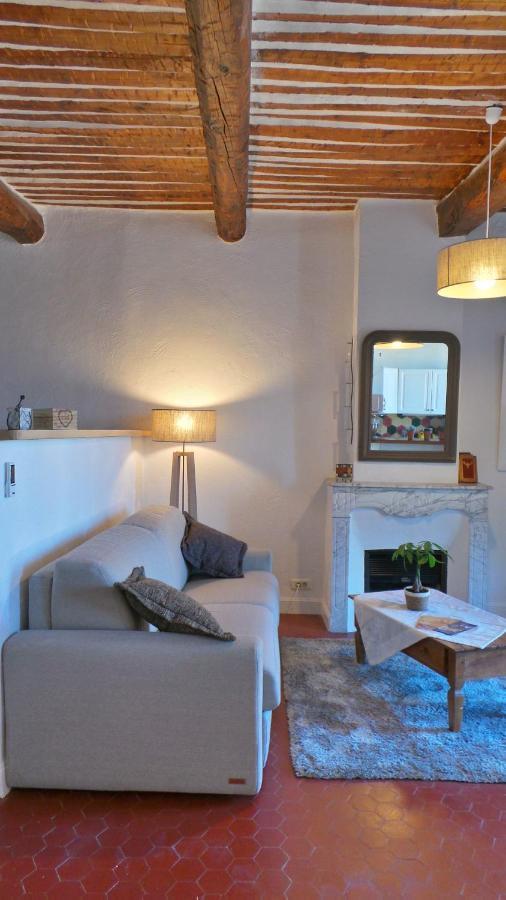 Apartment mit Balkon