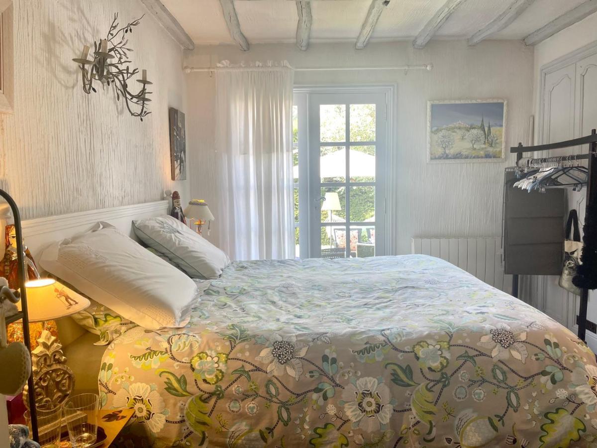 Doppel-/Zweibettzimmer mit Gartenblick