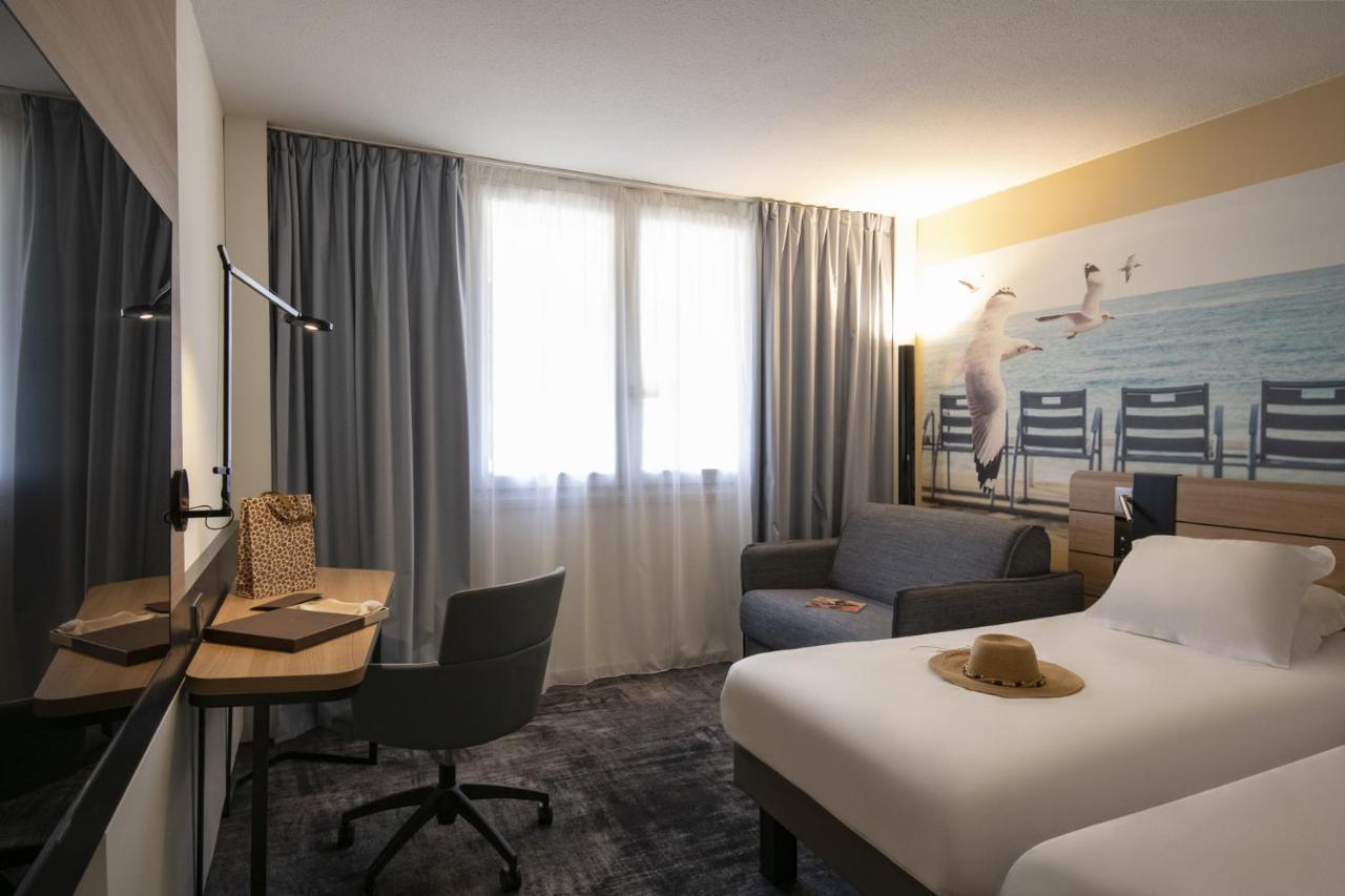 Classic Room with One Double Bed and One Single Bed,1704902742:JPEG