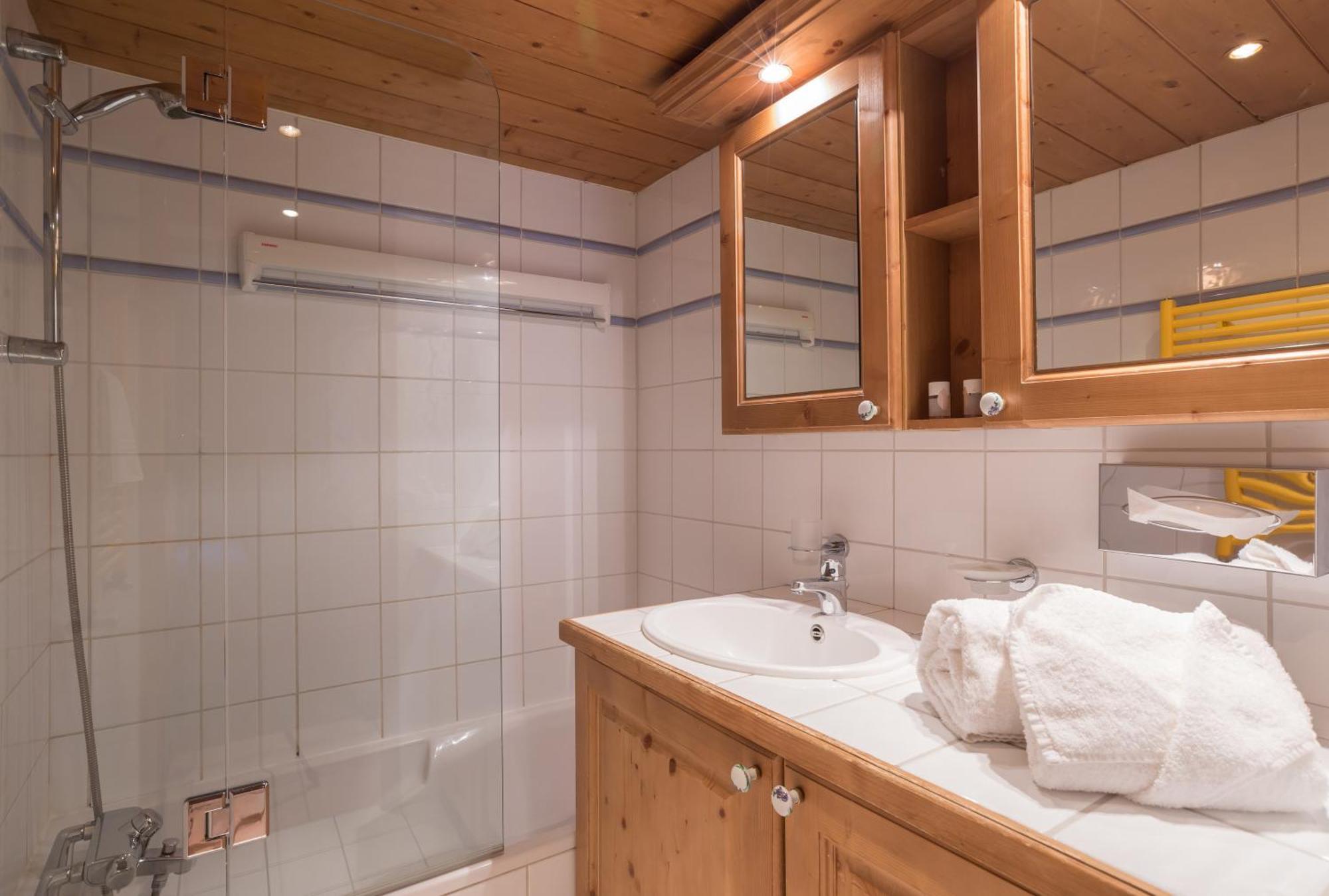 Two-Bedroom Apartment (6 People),1295552152:JPEG