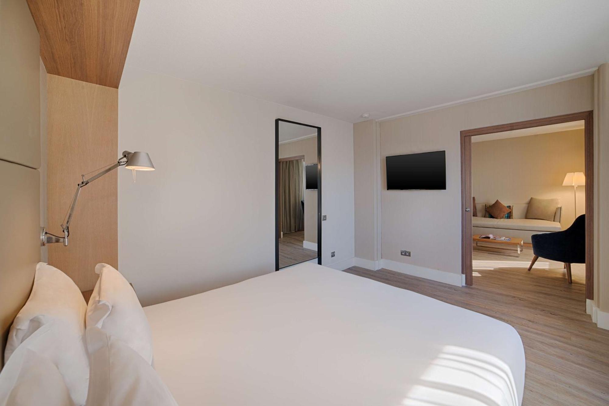 Suite Familiar (3 Adultos + 1 Criança)