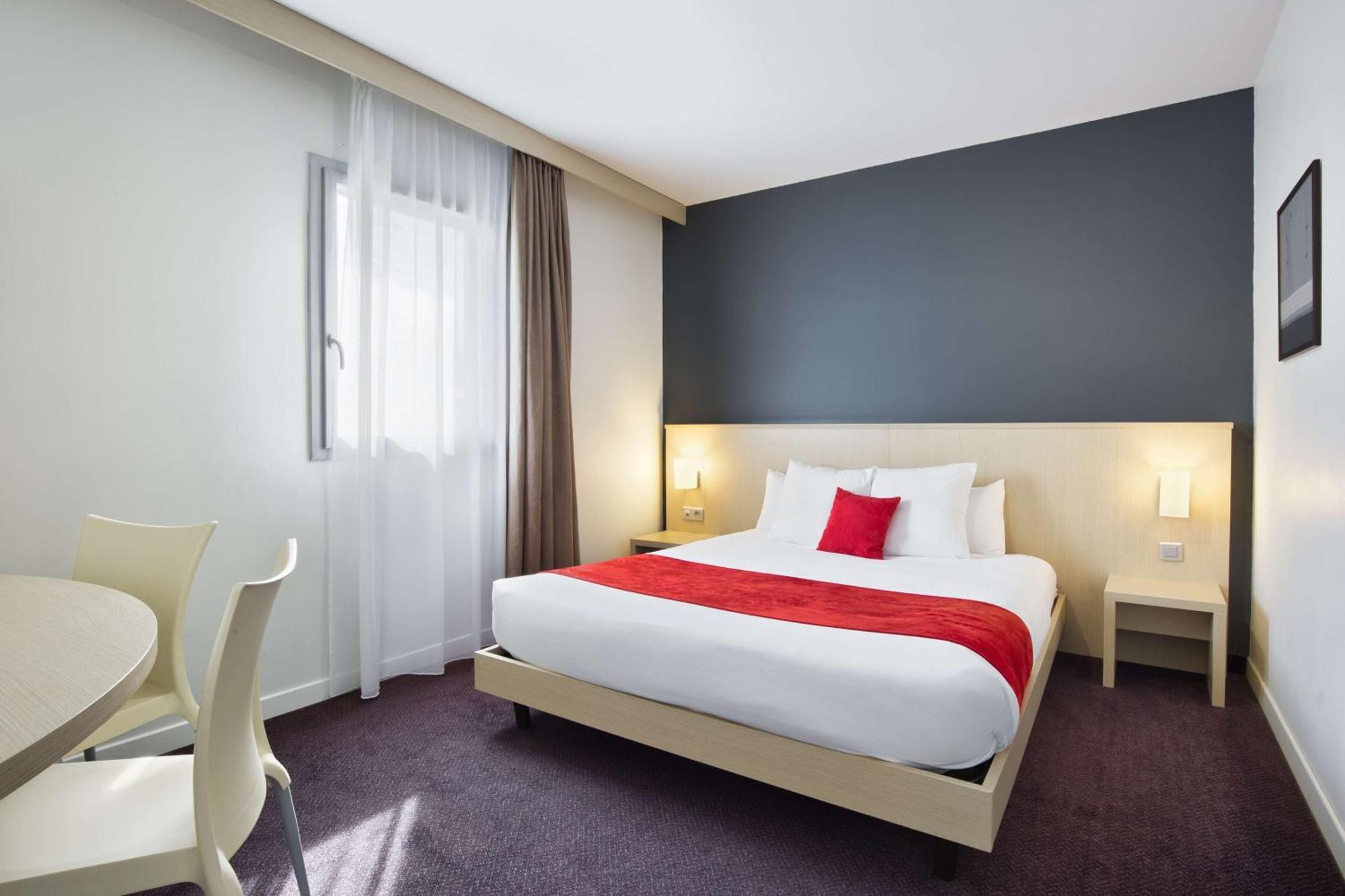 Standard Queen Room