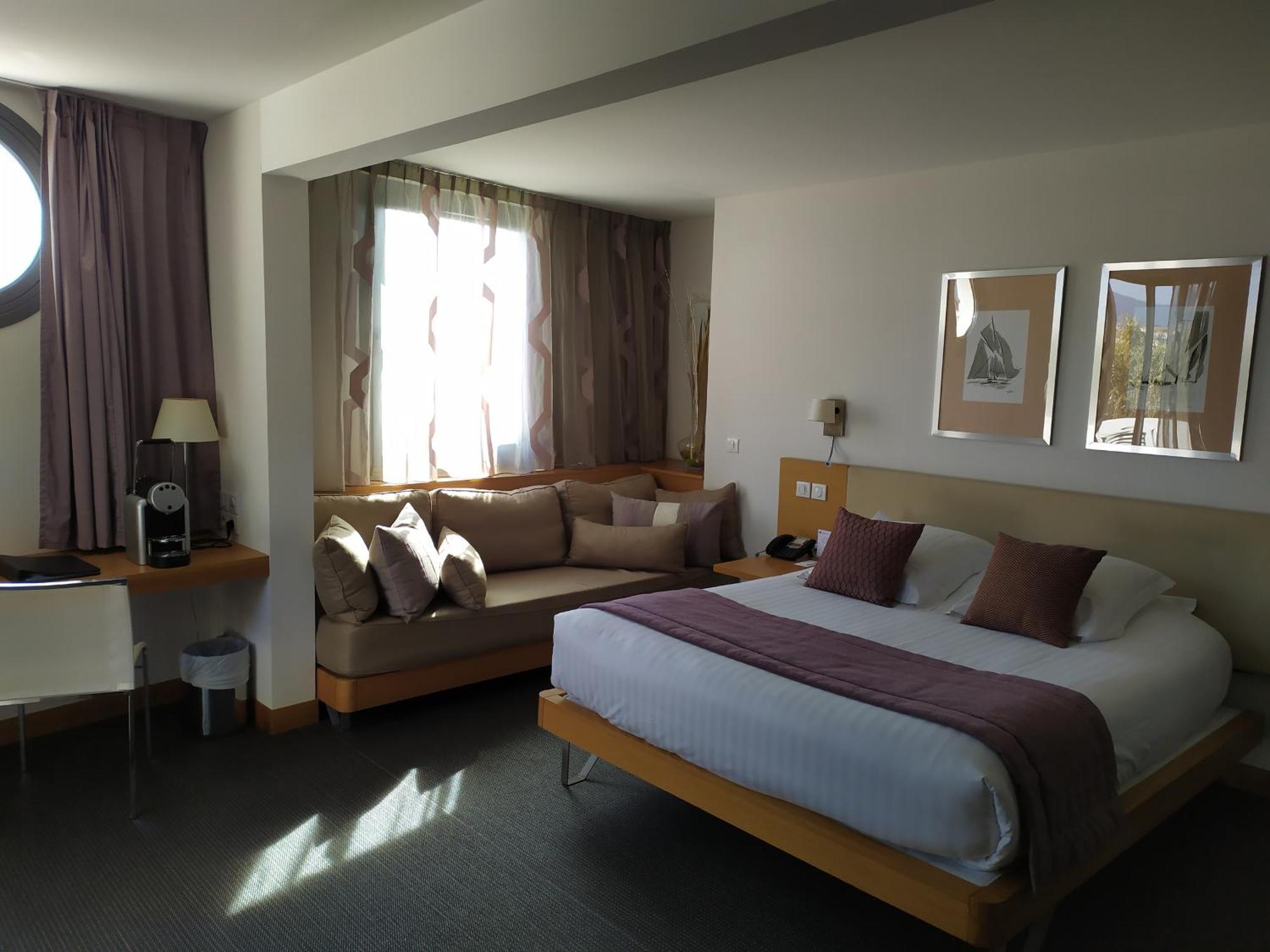Superior Queen Room,1279320655:JPEG