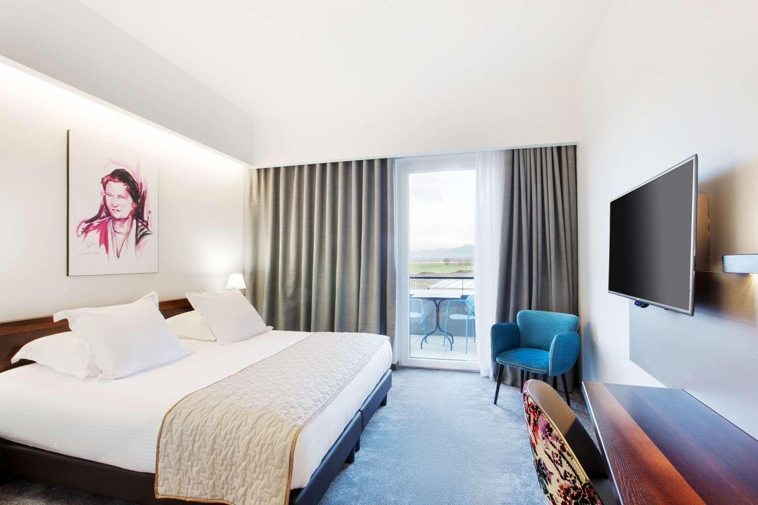 Deluxe Queen Room Balcony or Terrace Vineyard Castle View