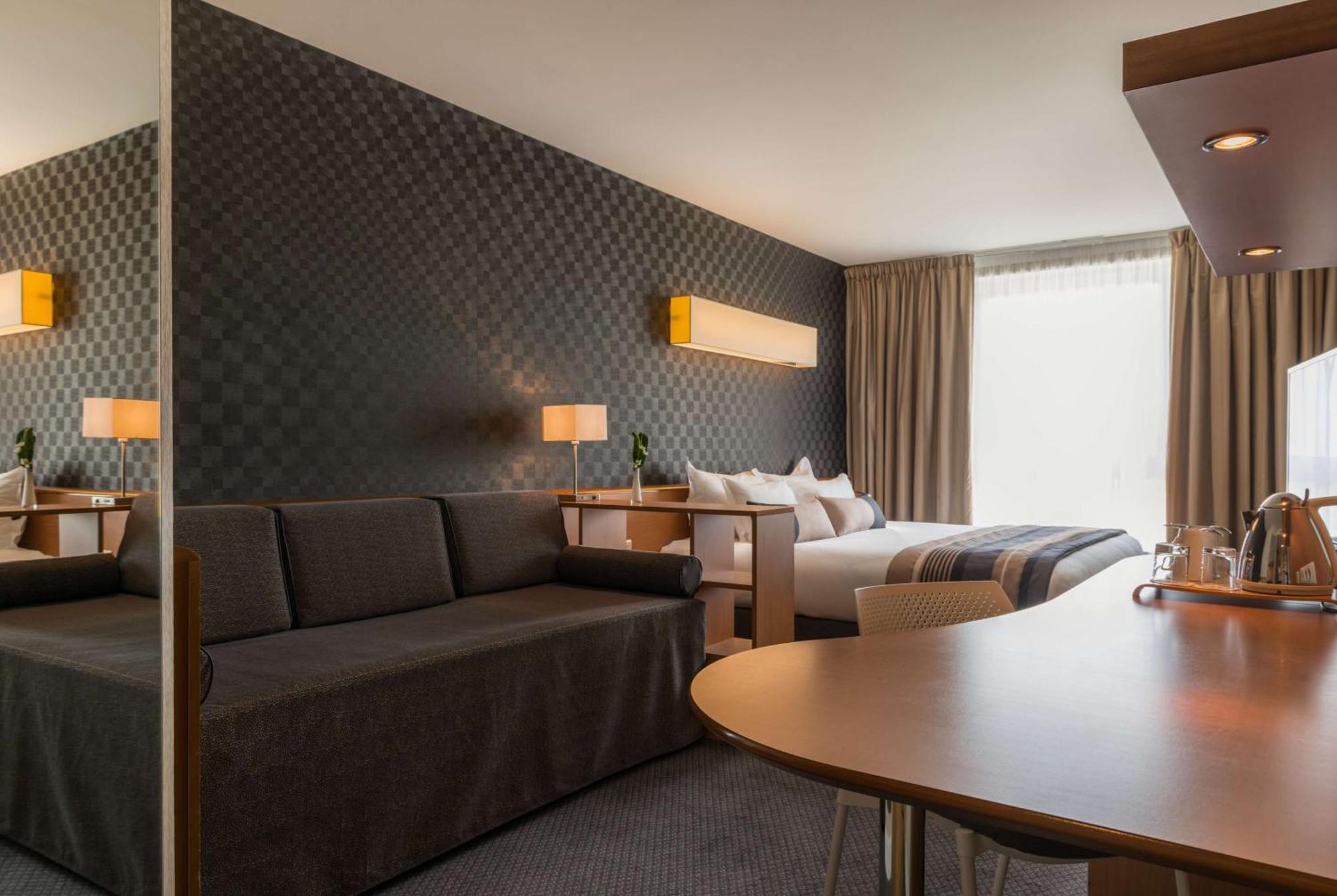 Executive King Room Sofa Bed Non-Smoking