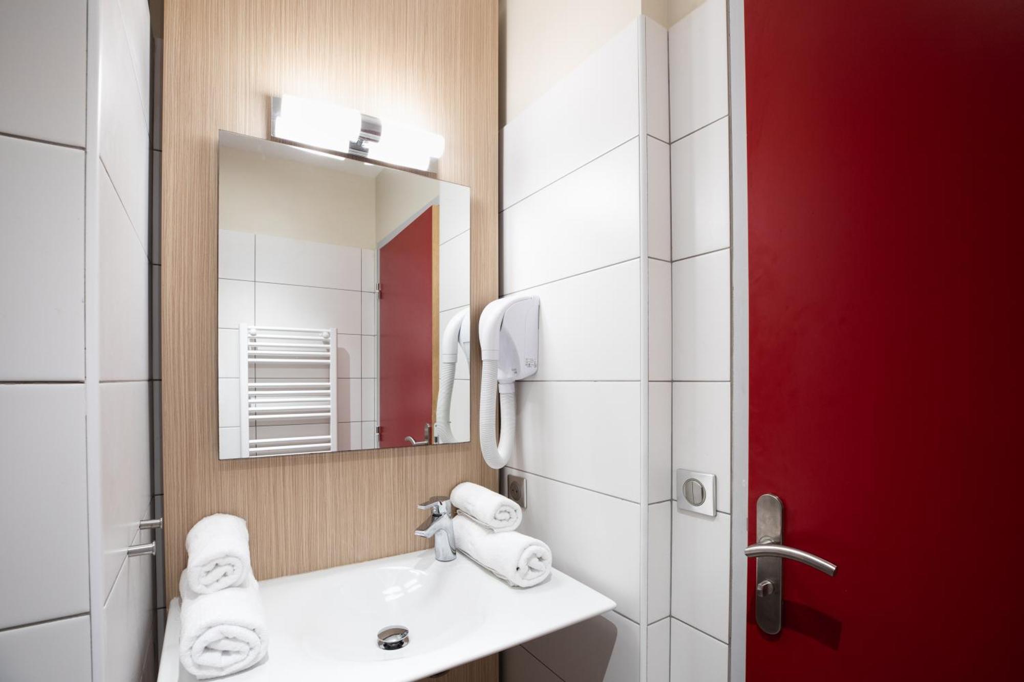 One-Bedroom Apartment,1284853342:JPEG