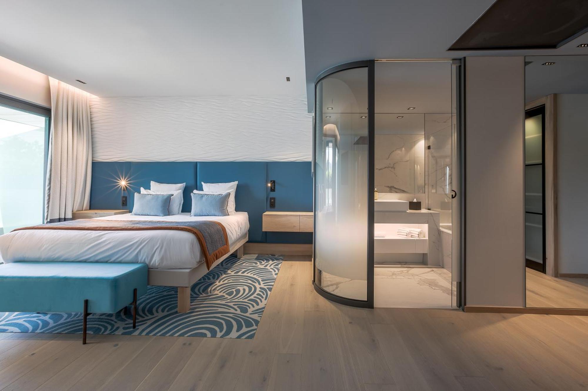 Deluxe Suite Balcony complimentary spa access