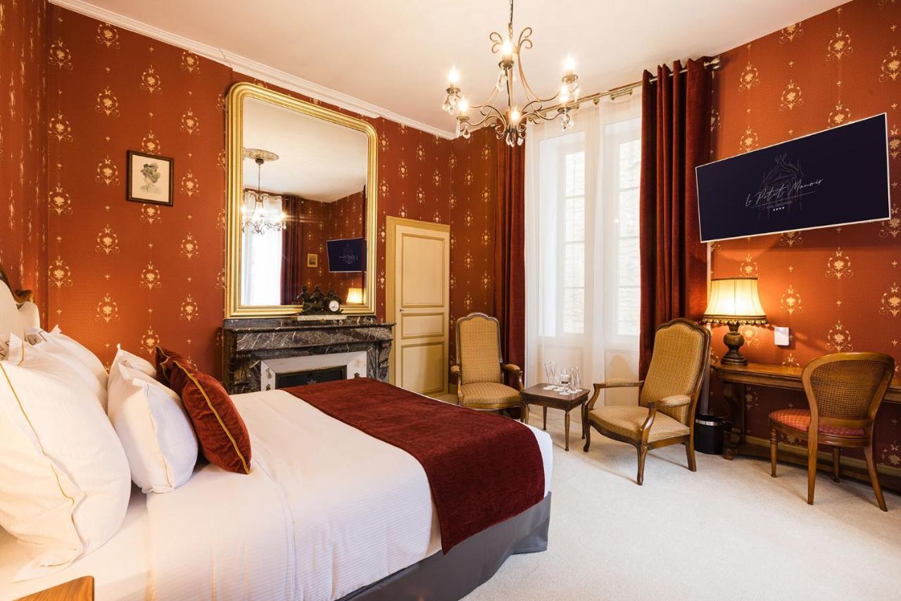 Deluxe Double Room Shower Spa Bath